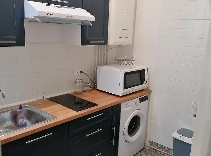 Hyper Centre à 250 M De La